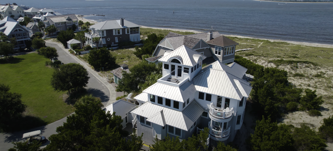 Houses in a green coastal environment near the sea